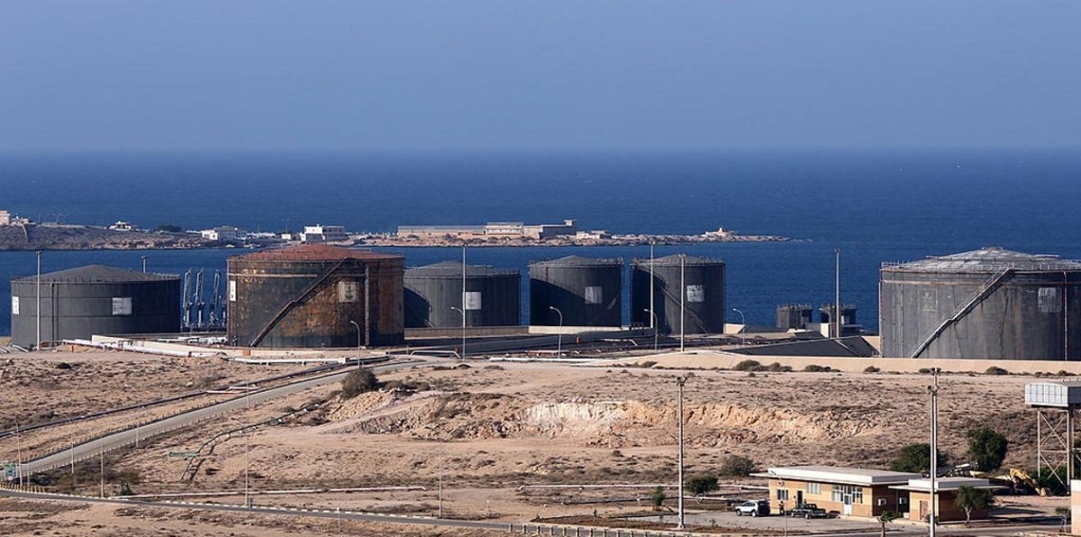 ليبيا.. خسائر بمئات الملايين نتيجة هجمات عسكرية على "الهلال النفطي"