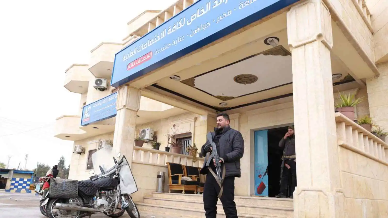 وسط تحليق طيران التحالف.. اشتباكات عنيفة بين الجيش السوري و"قسد" بريف الرقة