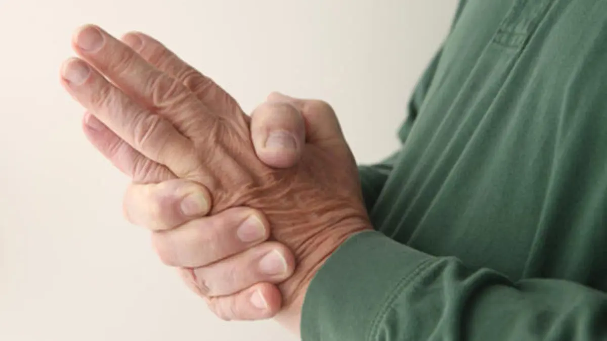 دراسة: تنميل اليد مؤشر على ارتفاع مستوى الكولسترول في الدم‎‎