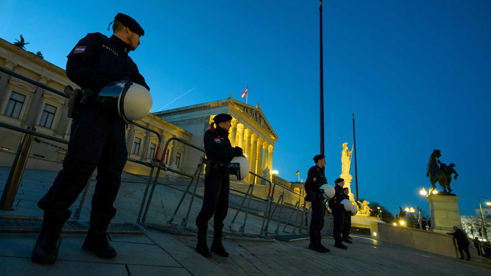 "شبح الجواسيس".. هل يعيد حادث النمسا فتح ملف الحرب الباردة؟