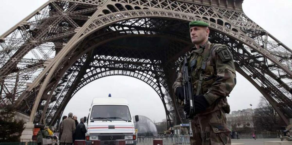 فرنسا تبدأ محاكمة متشددين بينهم شقيق أحد منفذي هجمات باريس