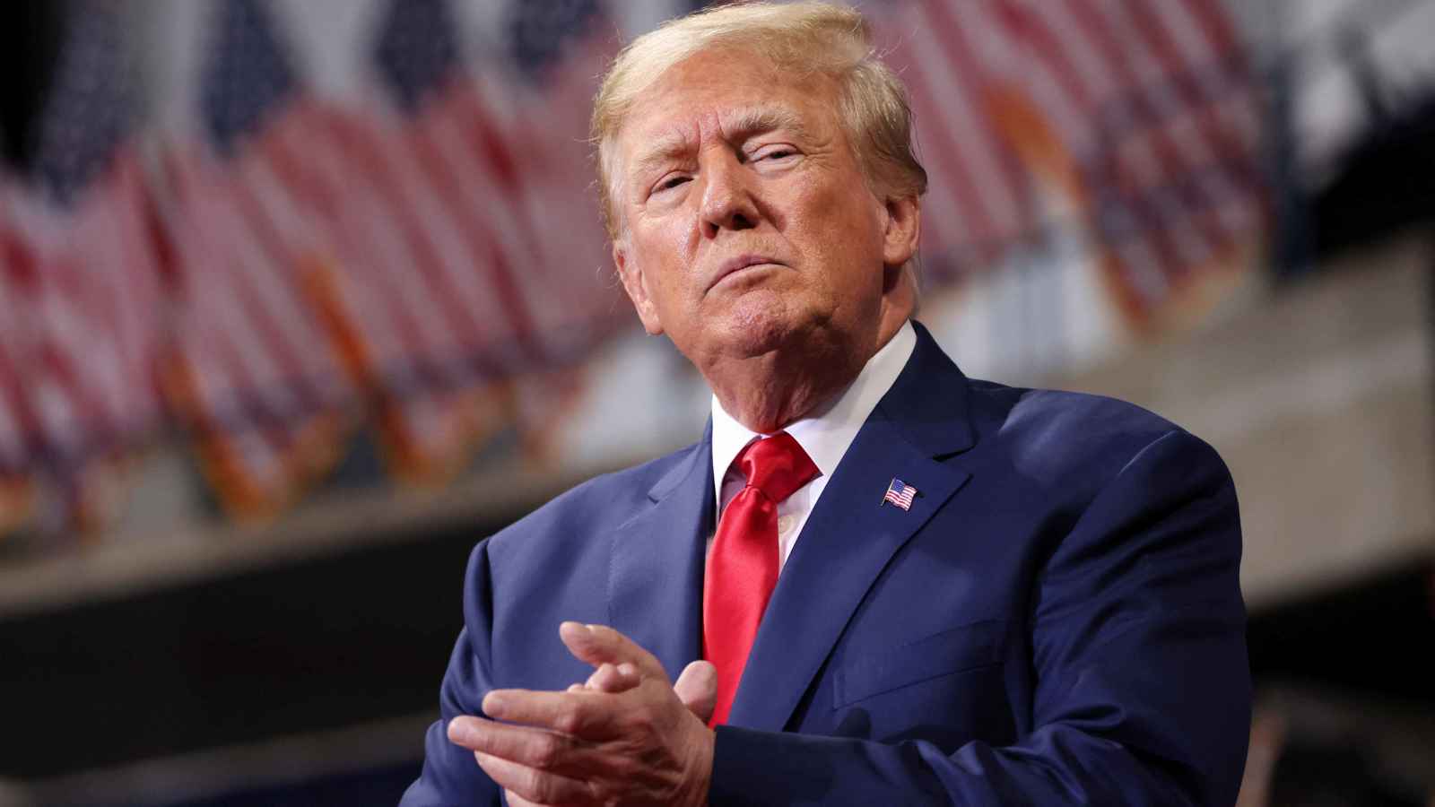 عقب لقاء الـ"15 دقيقة".. ترامب يهدد بفرض عقوبات على روسيا