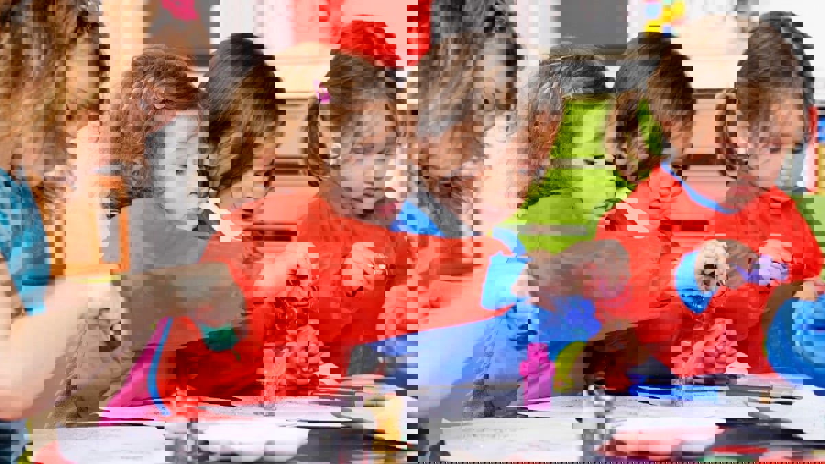 عاملون في دار رعاية يرعبون الأطفال بشكل مروع