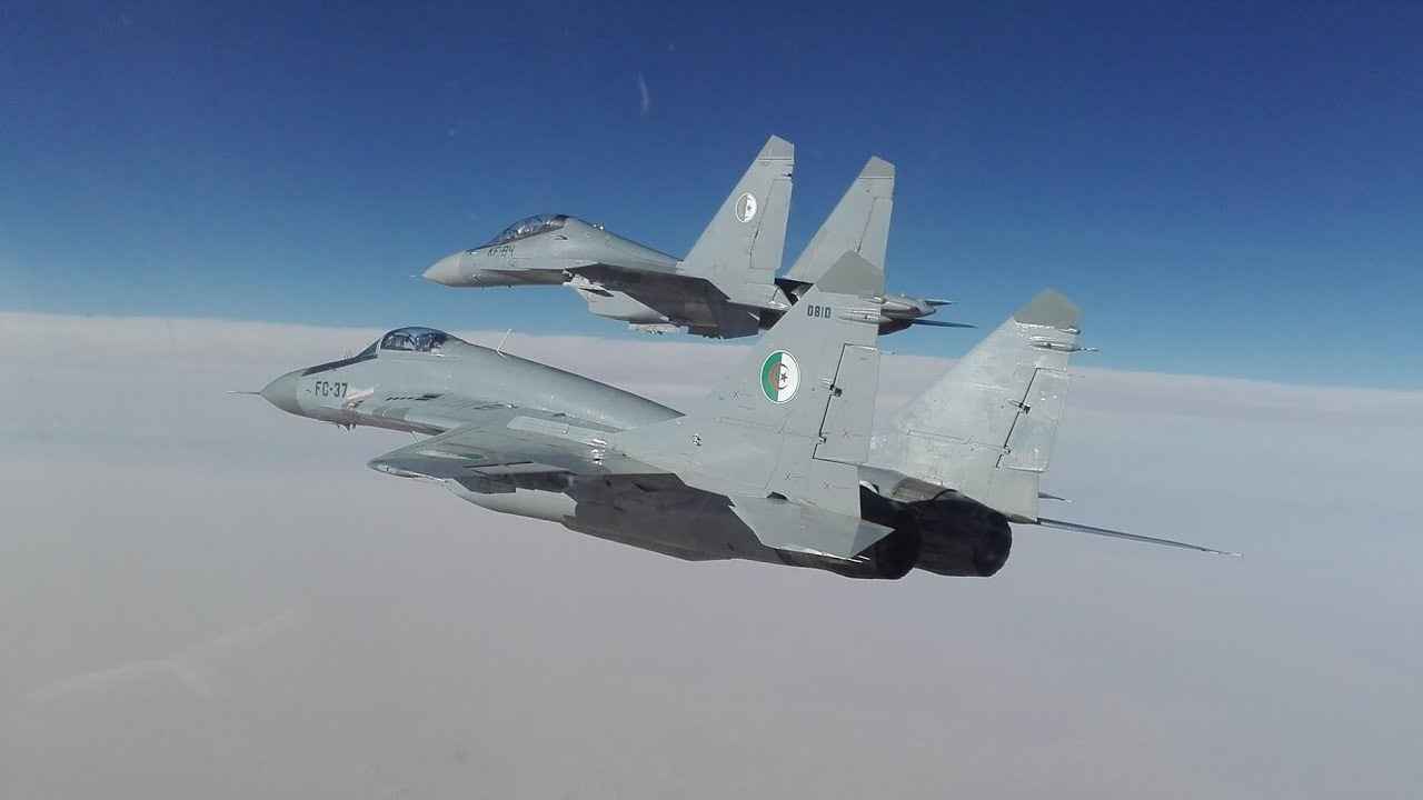 بعد استدعاء السفير.. الجزائر تغلق مجالها الجوي أمام مالي