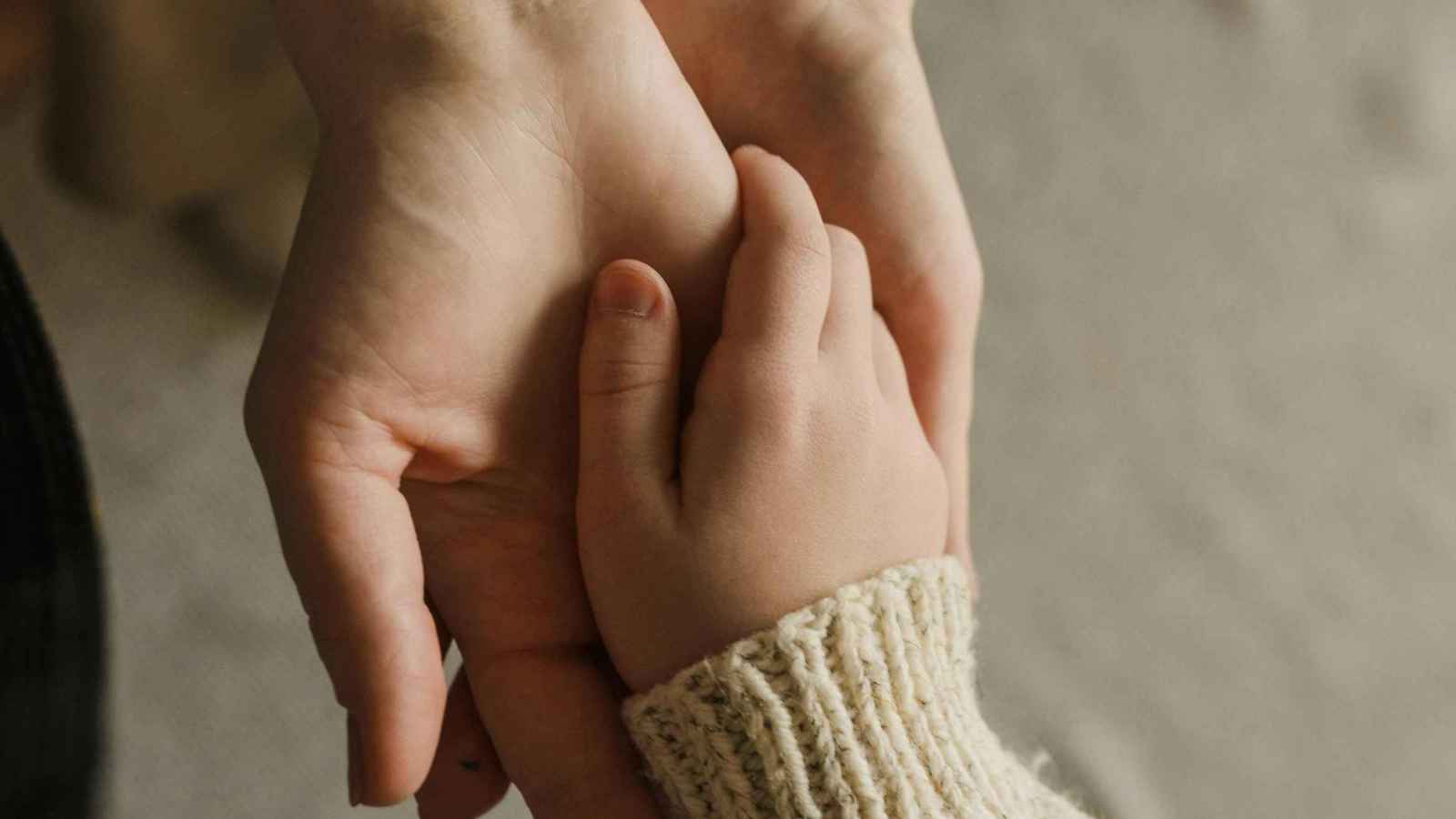 ما حكاية الطفلة الفرنسية ماريا التي تسولت في شوارع دمشق؟