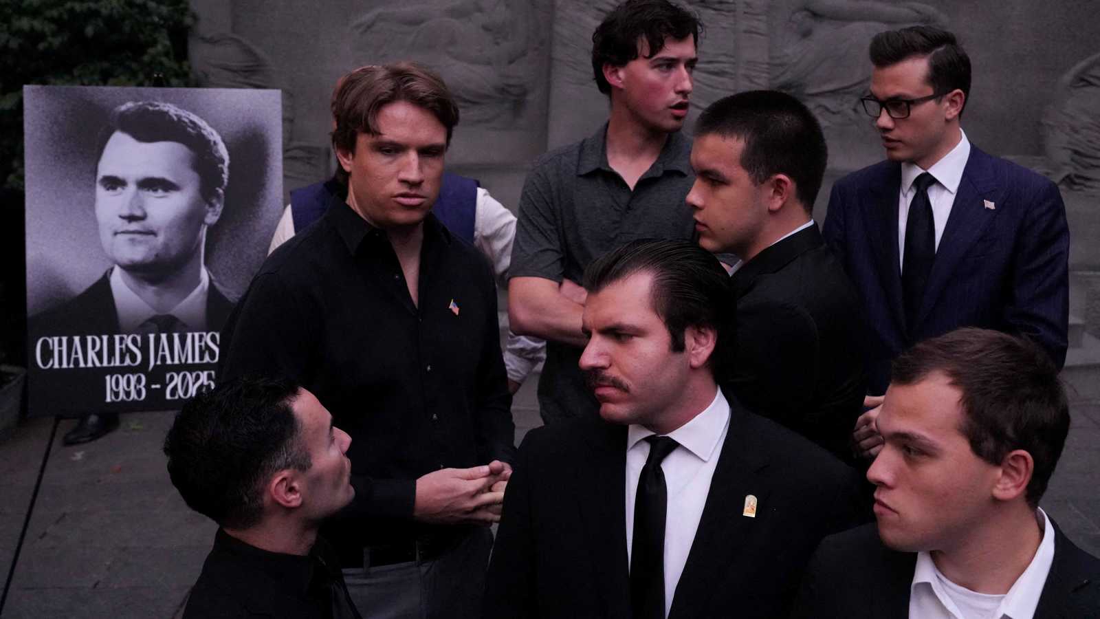 اعتقالات وفصل عن الوظائف.. منتقدو كيرك يواجهون غضب اليمين الأمريكي