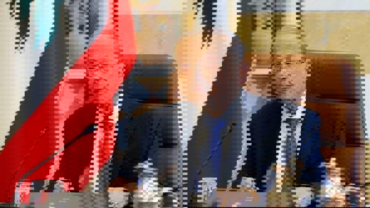 عون يحذر من "أجواء الحرب الأهلية" في لبنان