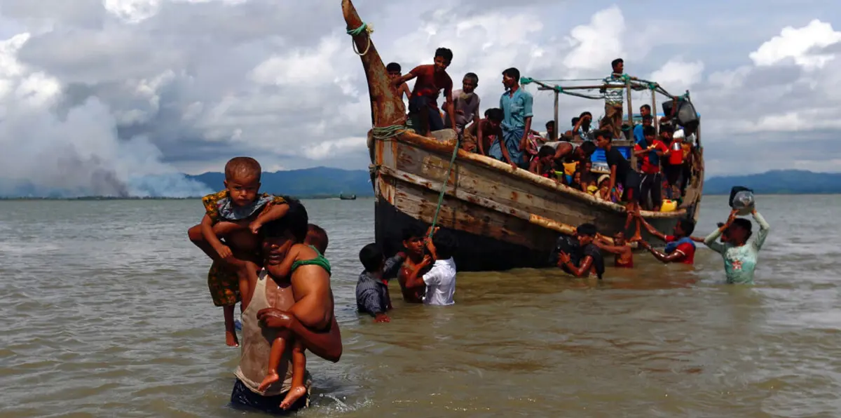 370 ألفًا من الروهينغا فروا إلى بنغلاديش