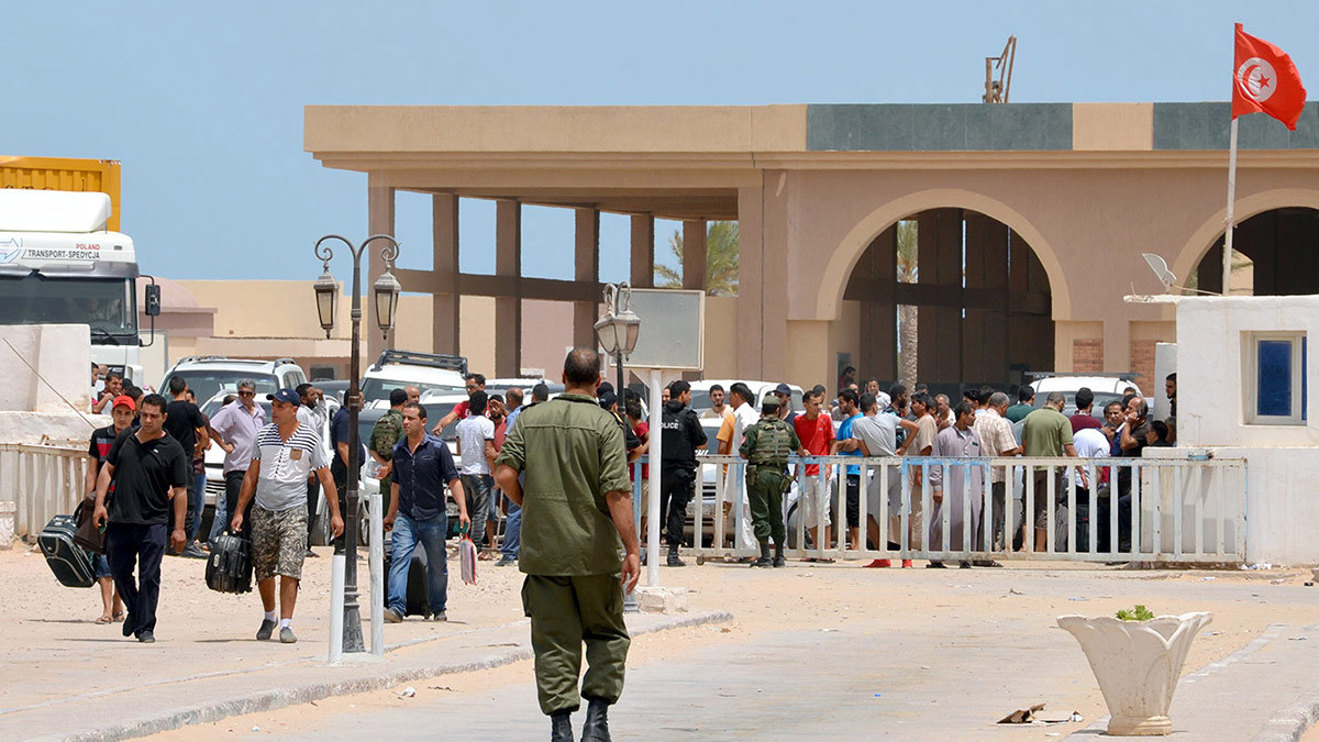 موجة نزوح جماعية لليبيين تشعل أسعار إيجارات المنازل بمدن تونس الحدودية‎