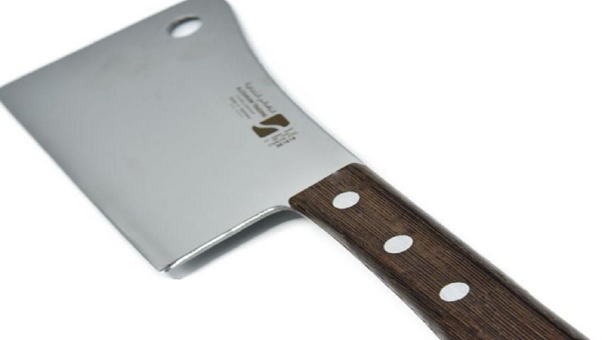 الكشف عن تفاصيل واقعة سطو مسلح بساطور على محل صرافة في الكويت