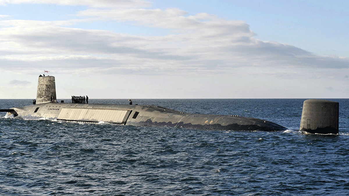 بريطانيا تعتزم إرسال "غواصة نووية" لمياه الخليج
