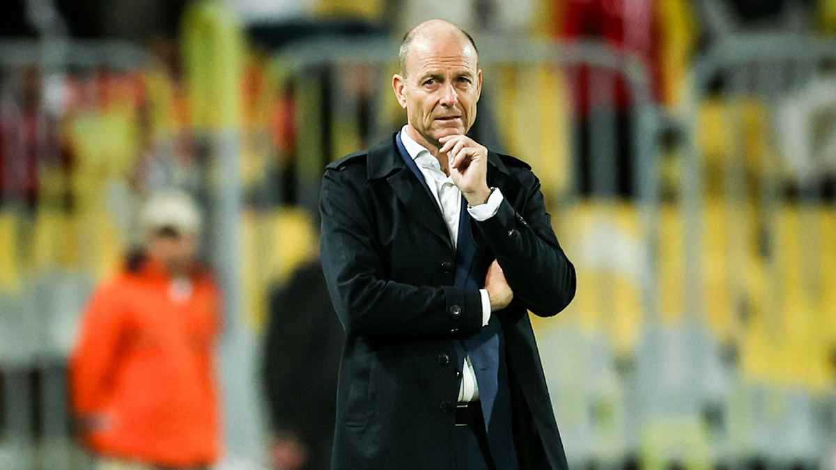 أشاد بـ3 ومفاجأة لعاشور:ماذا دار بغرفة ملابس الأهلي بعد الفوز على يانغ أفريكانز؟ 