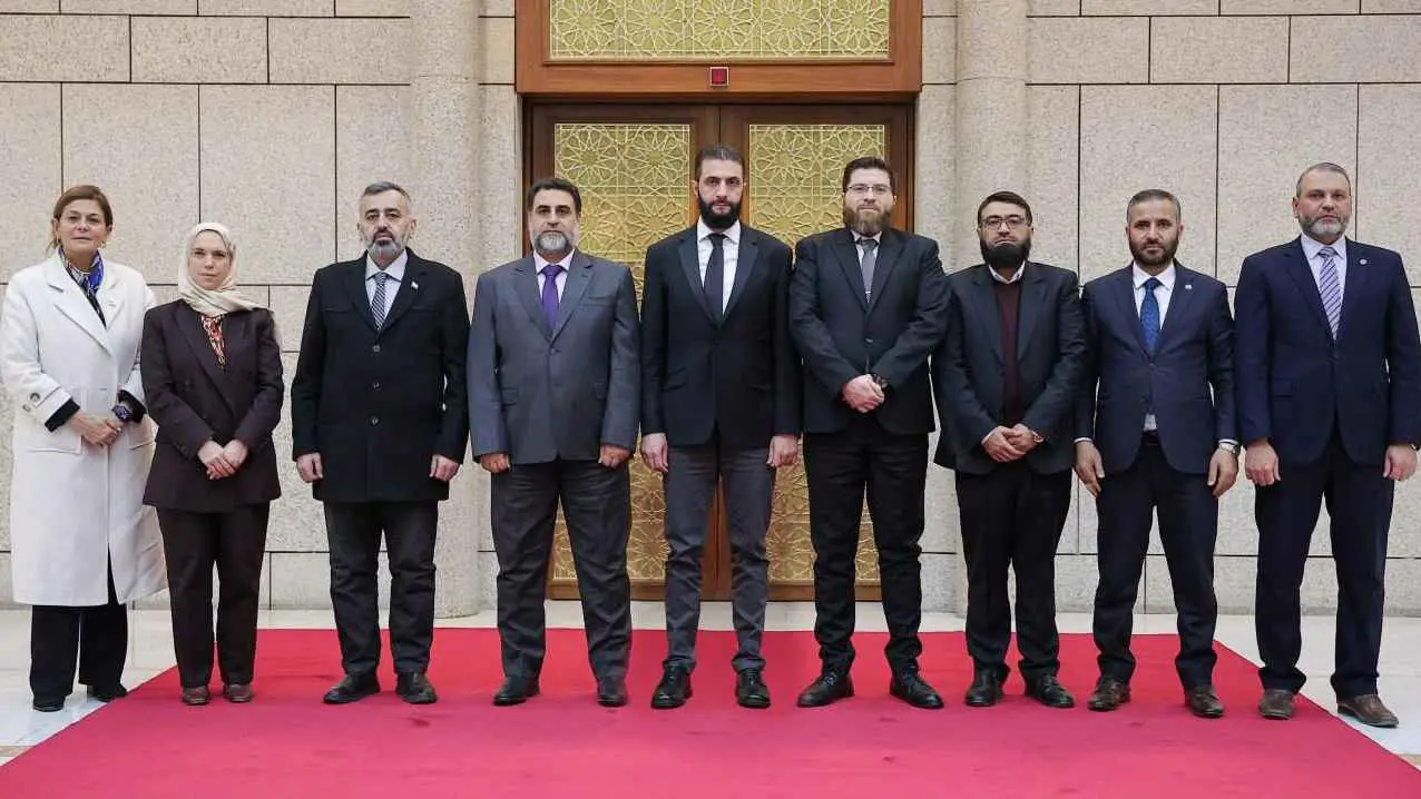 5 رجال وسيدتان في اللجنة التحضيرية لمؤتمر الحوار السوري.. من هم؟