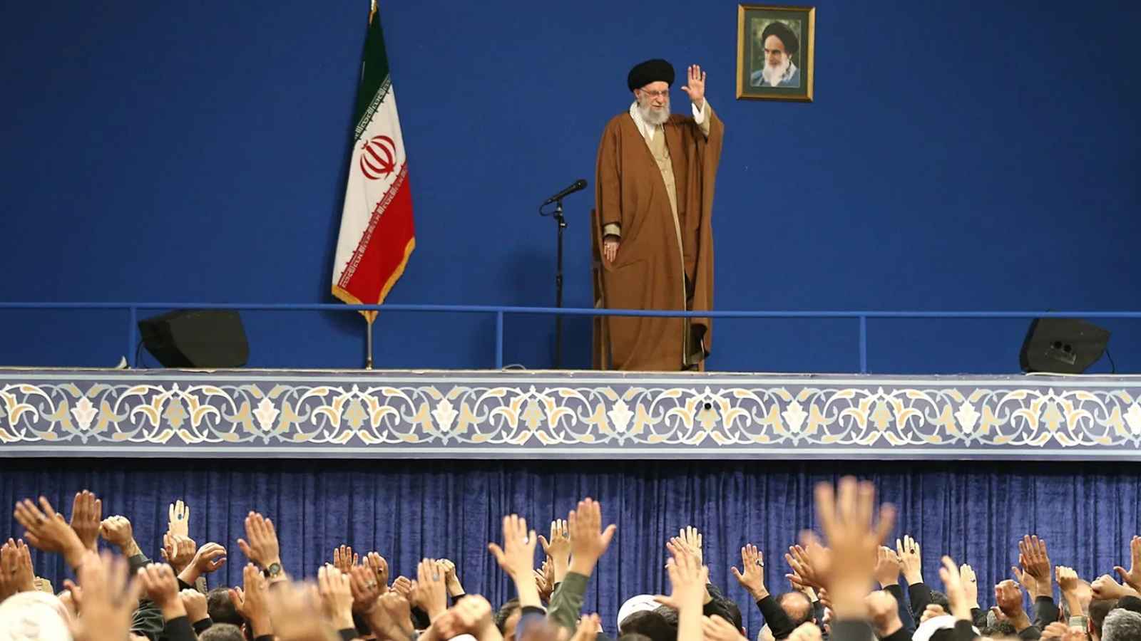 بعد تهديده بقصف إيران.. خامنئي يتوعد ترامب برد قاسٍ