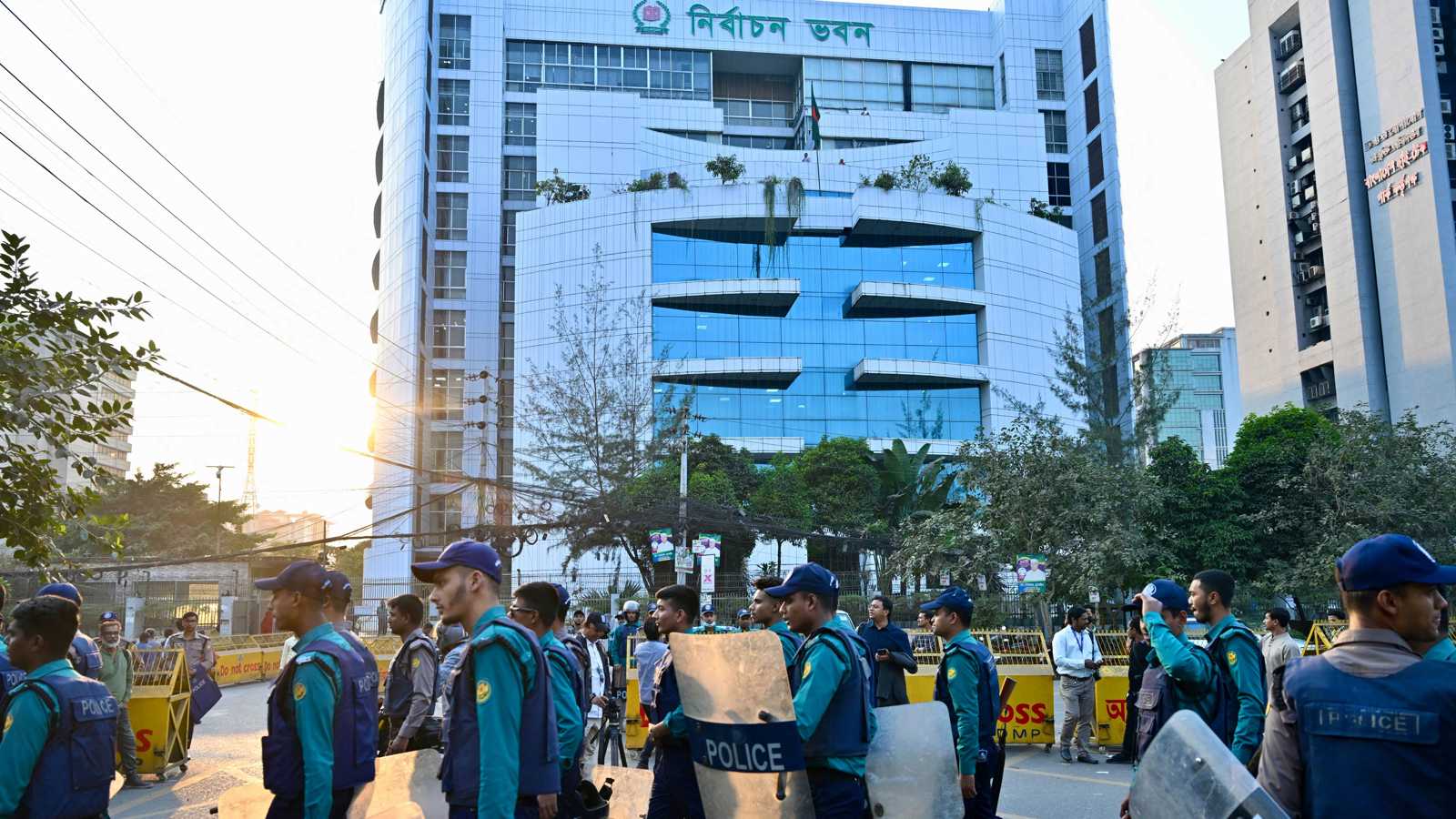 بعد 17 عاماً في المنفى.. طارق رحمن يعود إلى بنغلاديش ويعلن خوض الانتخابات