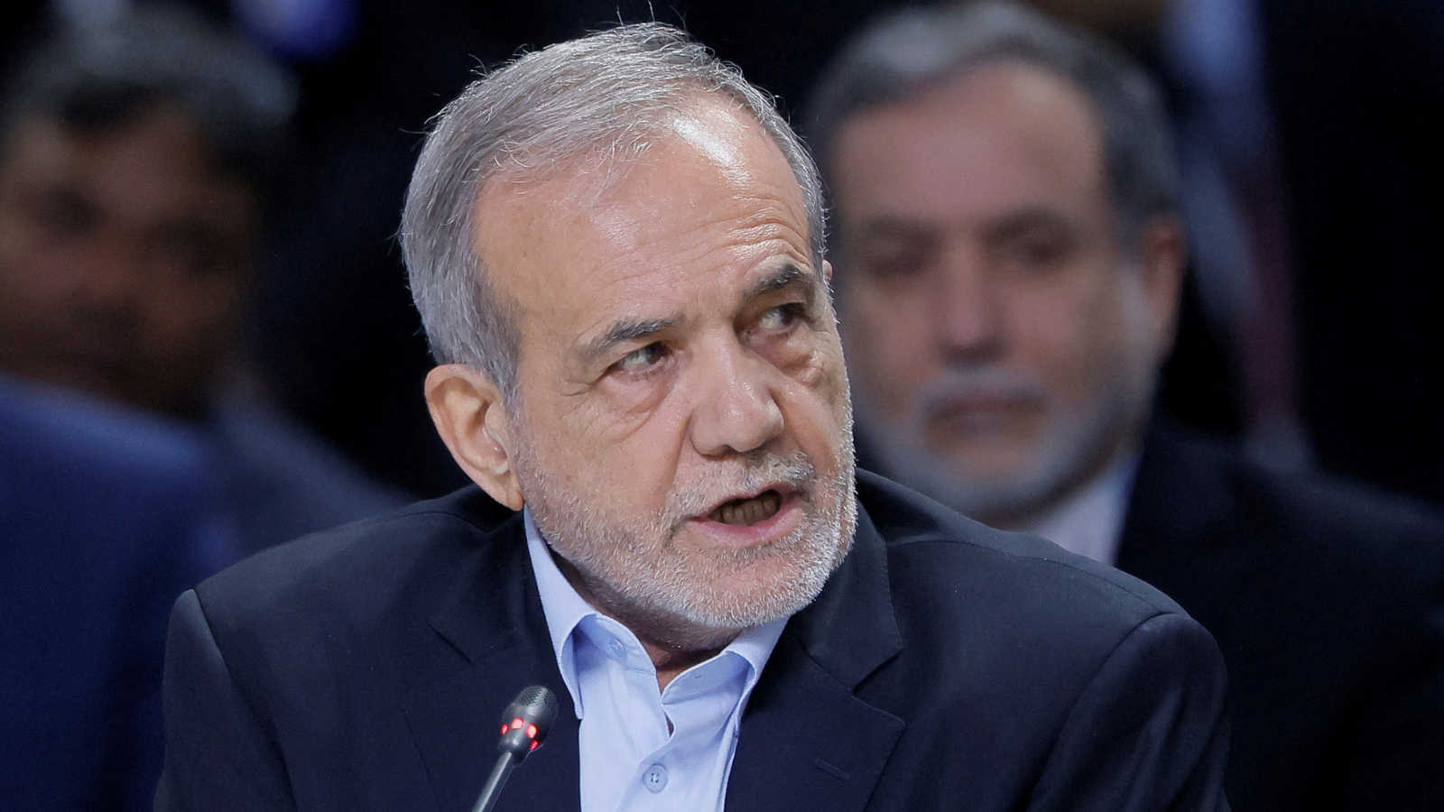 بزشكيان يؤكد الانفتاح على الحوار والمفاوضات "دون تنمّر"