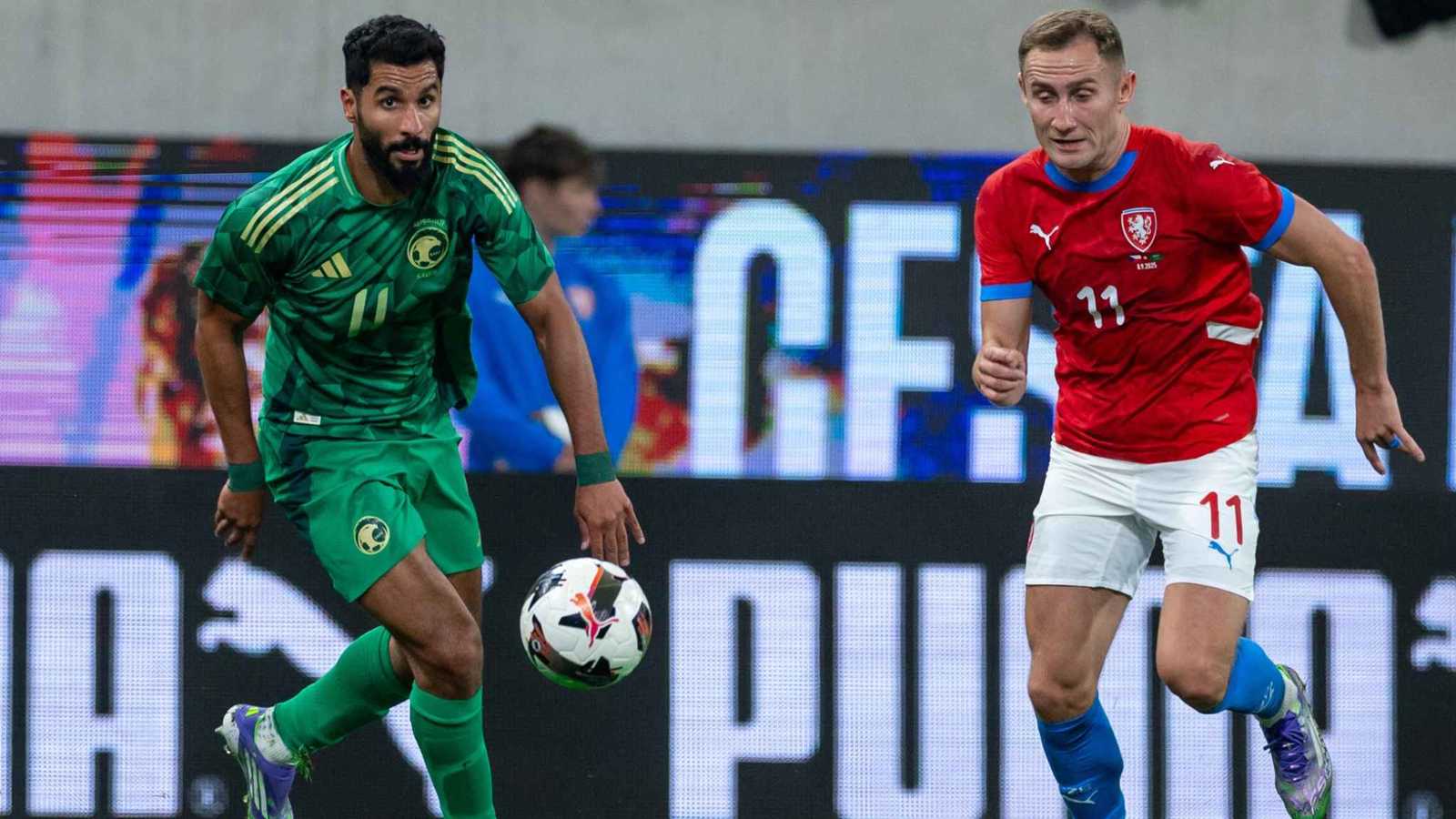 مستوانا مخجل.. انتقاد حاد لأداء المنتخب السعودي أمام التشيك (فيديو)