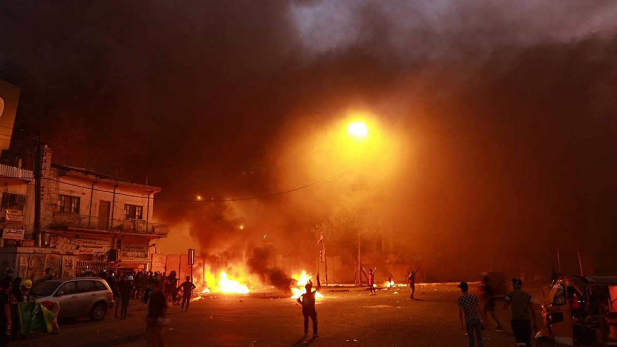 انفجارات ضخمة داخل معسكر للحشد الشعبي في بغداد (فيديو)