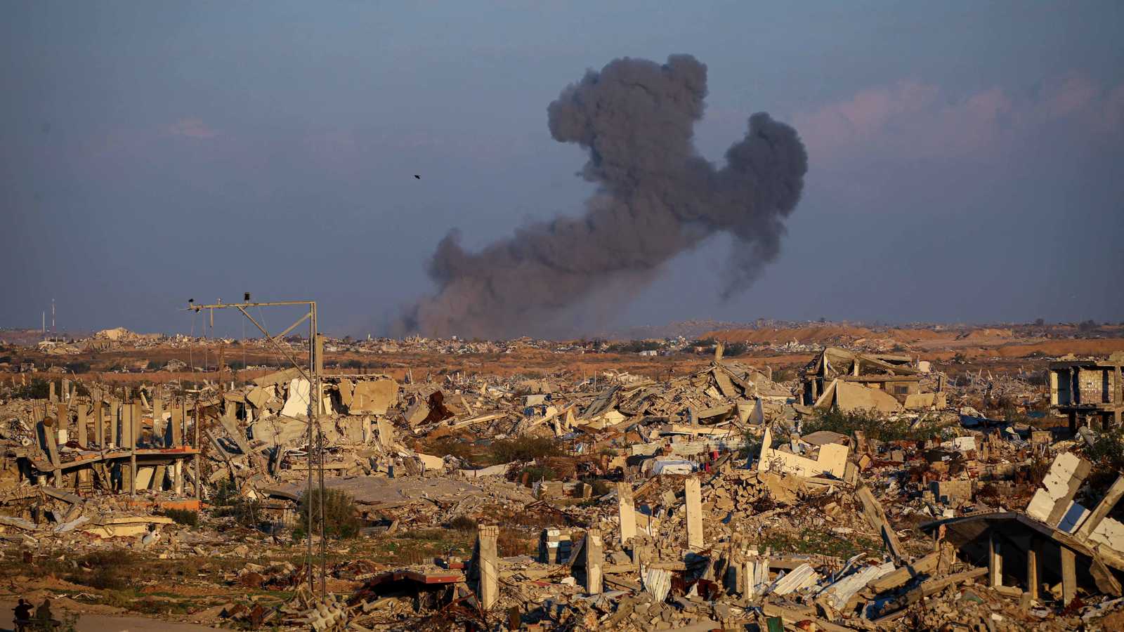 الجيش الإسرائيلي يقصف المناطق الشرقية وسط قطاع غزة