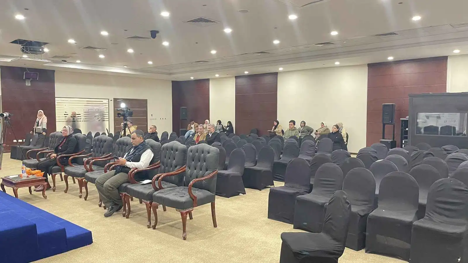 "ندوات بلا جمهور".. ظاهرة تثير جدلاً في معرض القاهرة الكتاب