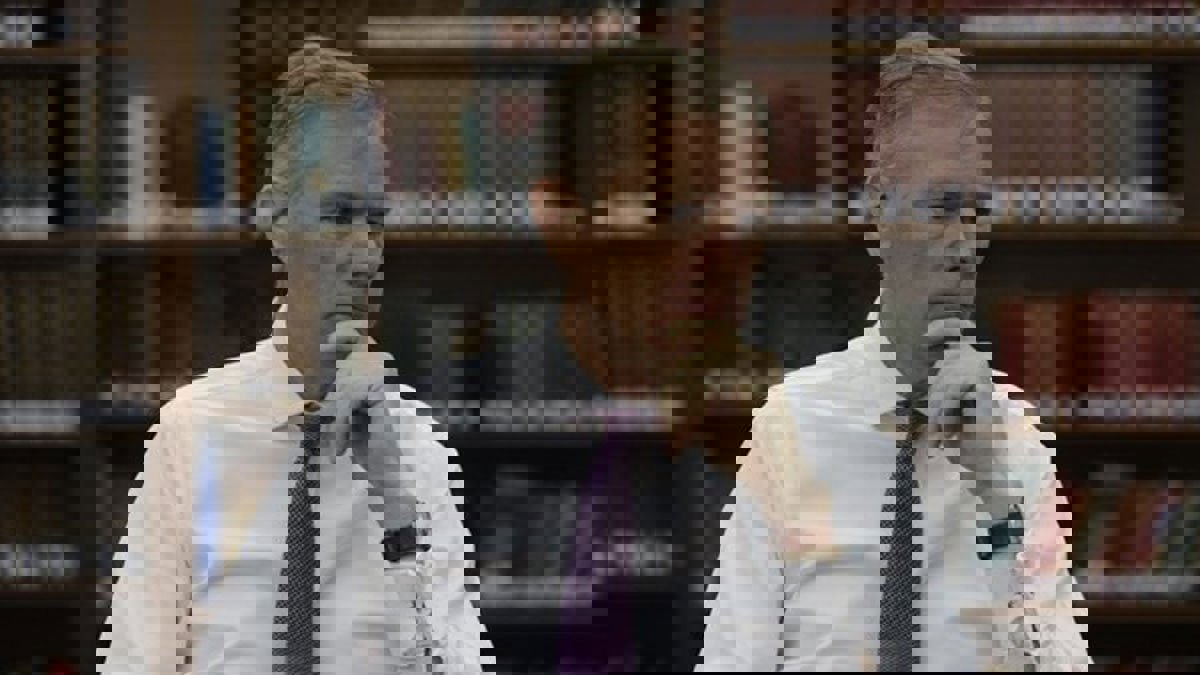 بريطانيا تستدعي السفير الإيراني احتجاجا على توقيف سفيرها في طهران