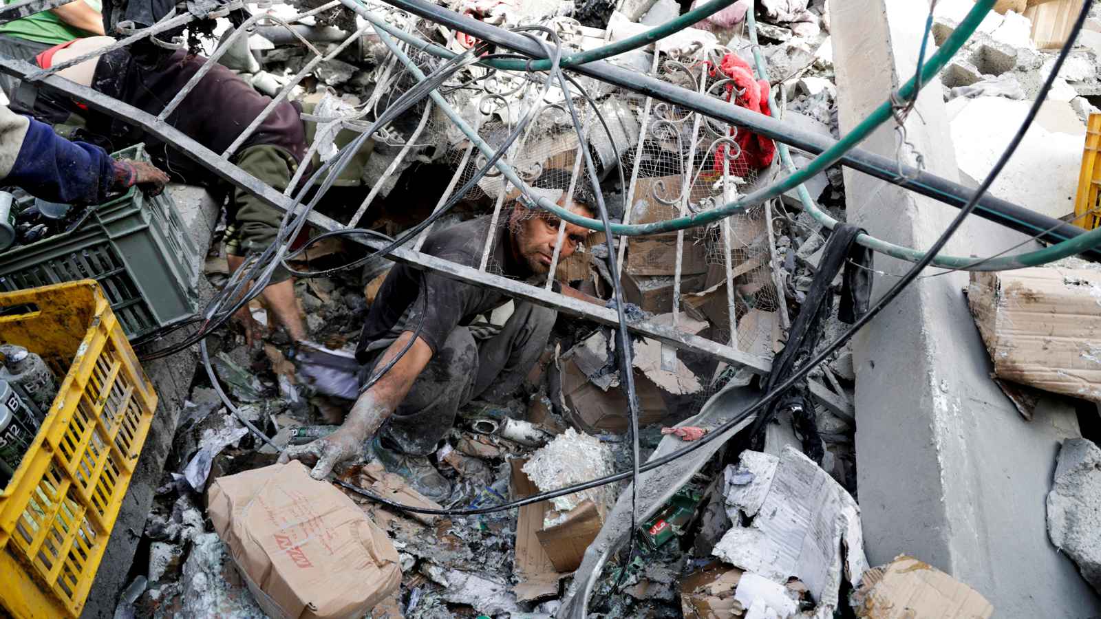 دول أوروبية تدعو إسرائيل للسماح بمرور المساعدات إلى غزة