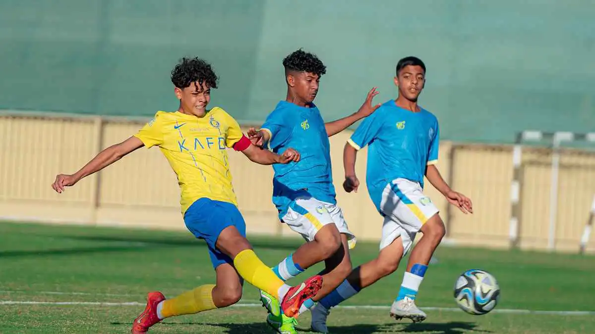 بحضور رونالدو.. كريستيانو جونيور يسجل هدفا خرافيا في شباك الأهلي السعودي (فيديو)