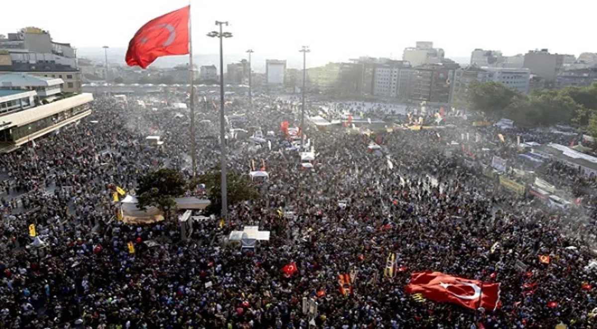 المعارضة تطالب بإلغاء القوانين المناهضة للديمقراطية في تركيا‎