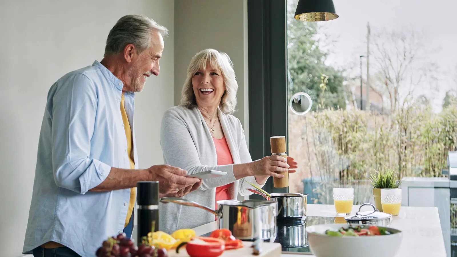 دراسة: 6 عناصر غذائية "تبطئ" عقارب عمر المسنين