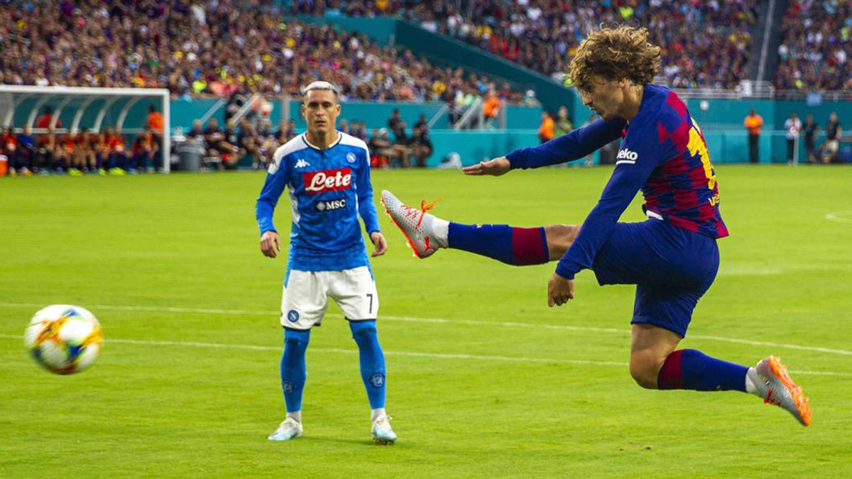 وزير الرياضة بإقليم كتالونيا يلمح لقرار مرتقب بإقامة مباراة برشلونة ونابولي دون جمهور