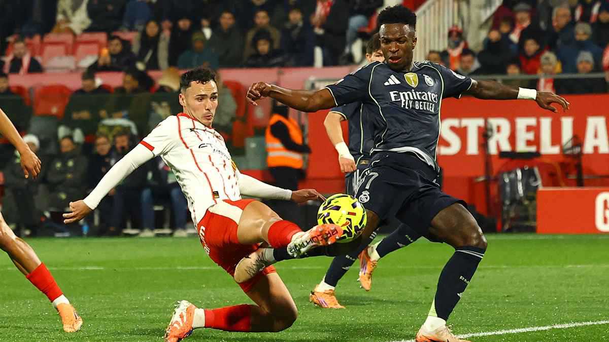 دائما تصفر بالطريقة ذاتها.. حكم مباراة ريال مدريد وجيرونا يُغضِب فينيسيوس