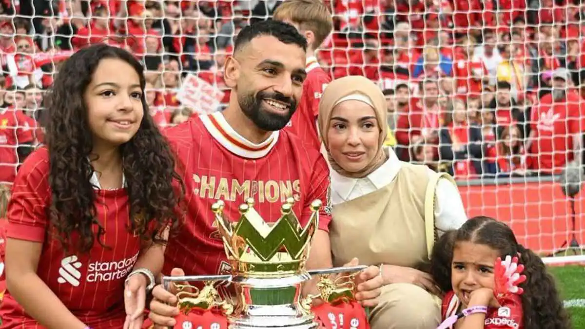 ملكة هذا اليوم.. محمد صلاح يحتفل بعيد ميلاده ابنته (صورة)