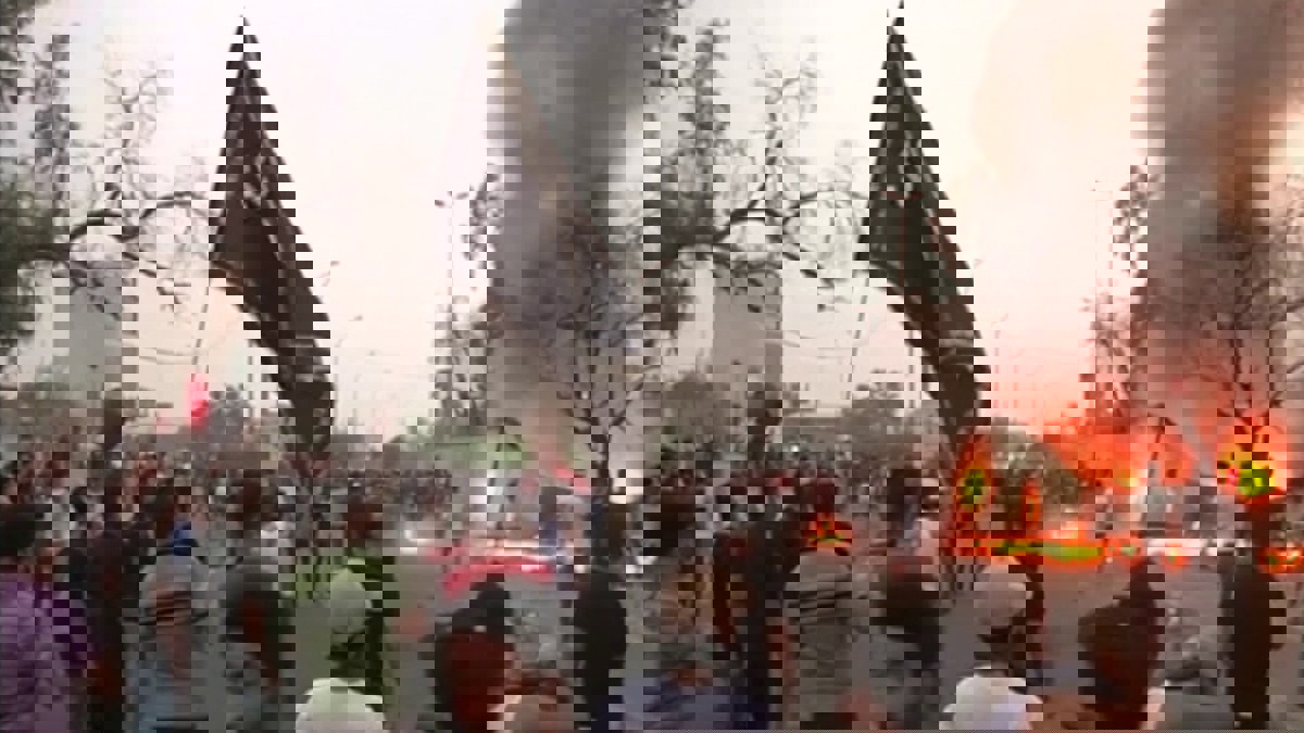 البصرة.. متظاهرون يغلقون أبواب أكبر موانئ العراق