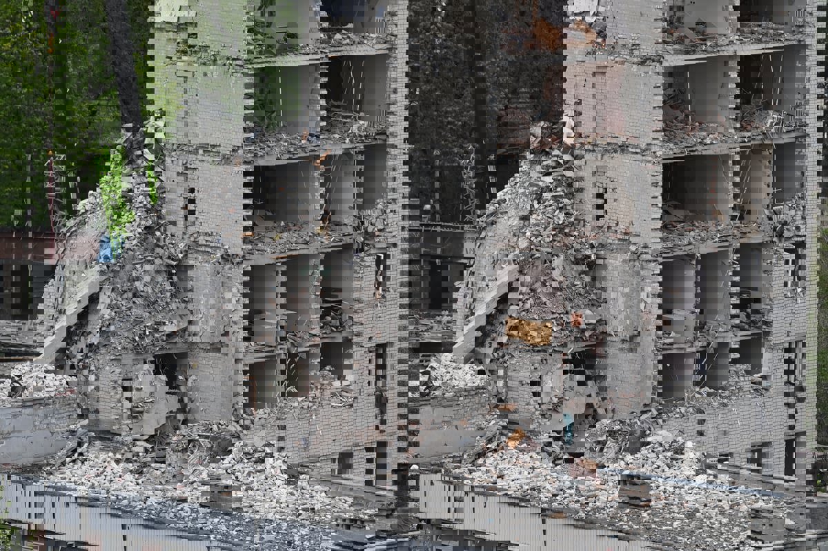 أوكرانيا.. عشرات القتلى بضربة روسية وزيلينسكي "يستنجد" بالغرب