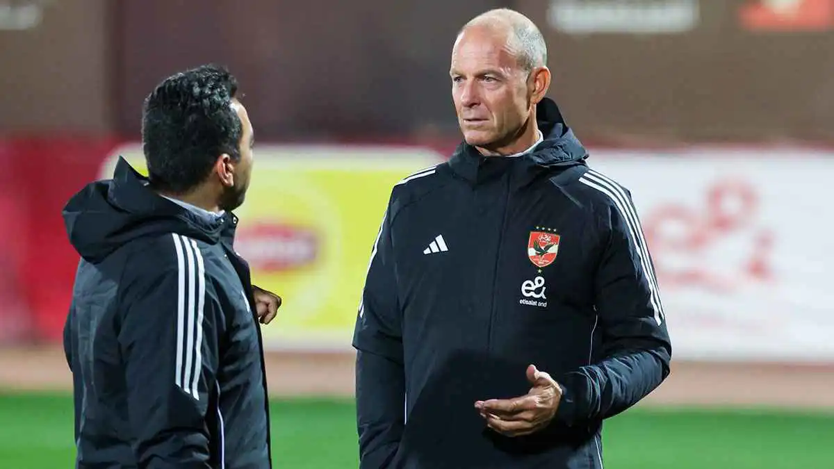 بعد التعادل مع زد.. الأهلي المصري يحسم مصير توروب