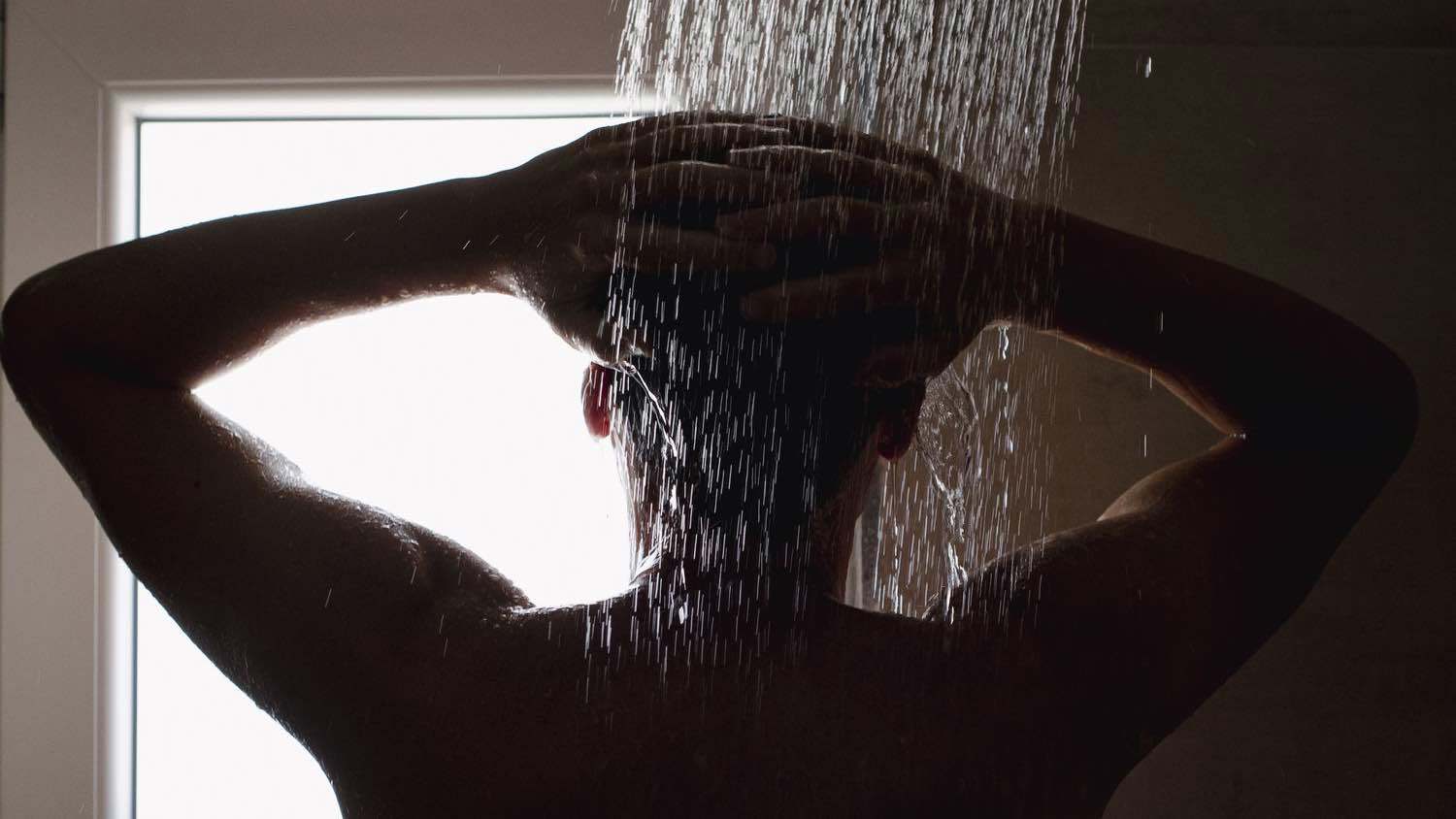 فقدان حاسة الشم أثناء الاستحمام مؤشر مبكر على "الخرف"