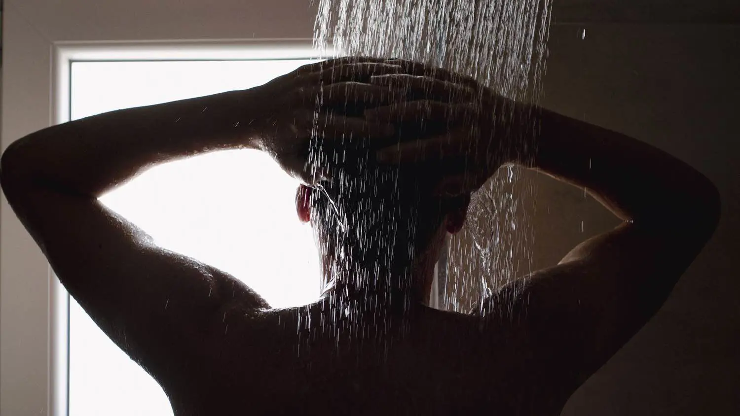 فقدان حاسة الشم أثناء الاستحمام مؤشر مبكر على "الخرف"