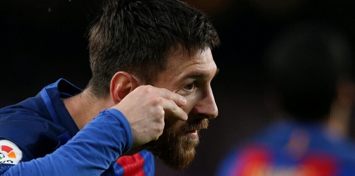 ماذا وراء احتفال ميسي الجديد بهدفه في إشبيلية؟ (فيديو)