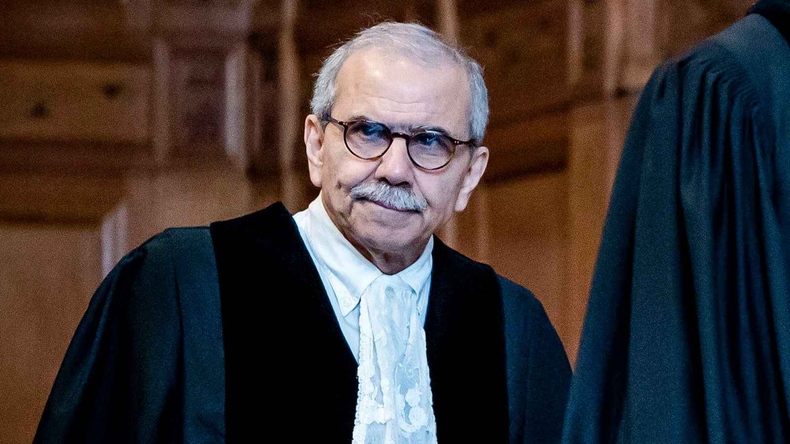 من هو نواف سلام المُكلف برئاسة الحكومة اللبنانية؟