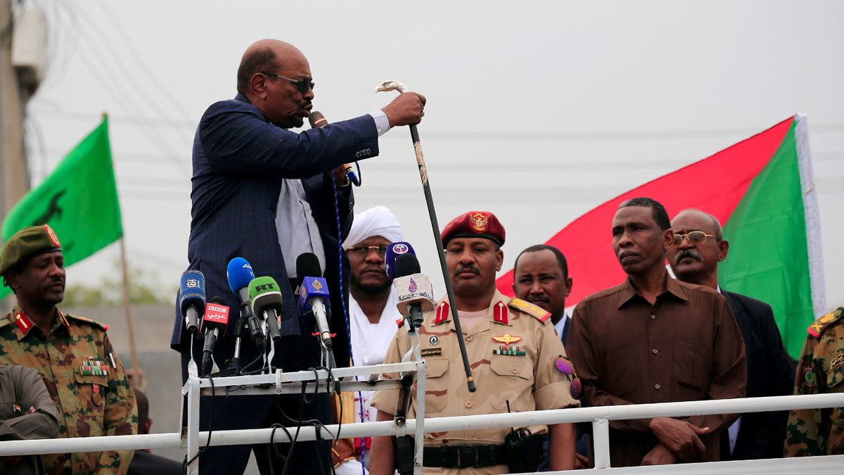 البشير يزور إقليم دارفور عقب دخوله على خط الاحتجاجات