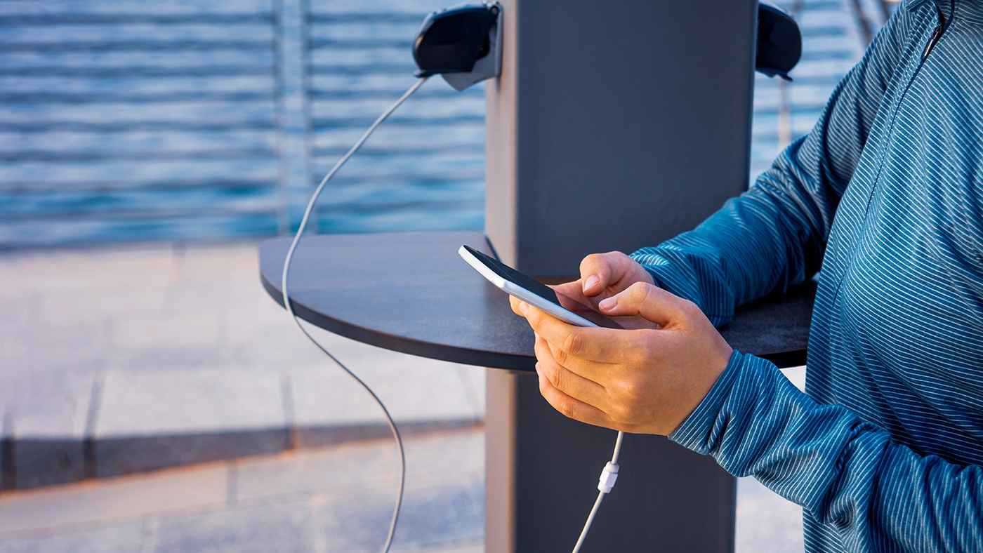 "جوس جاكينغ".. خطر يهدد الهواتف عبر منافذ الشحن العامة