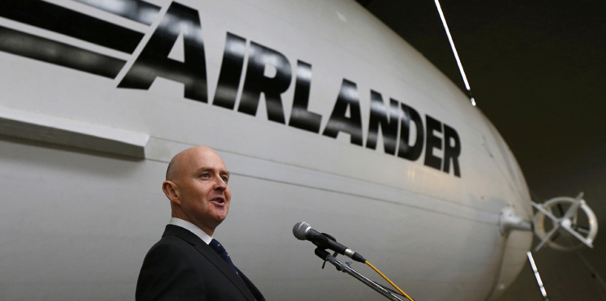 أطول طائرة في العالم تحلّق إلى بريطانيا (صور)