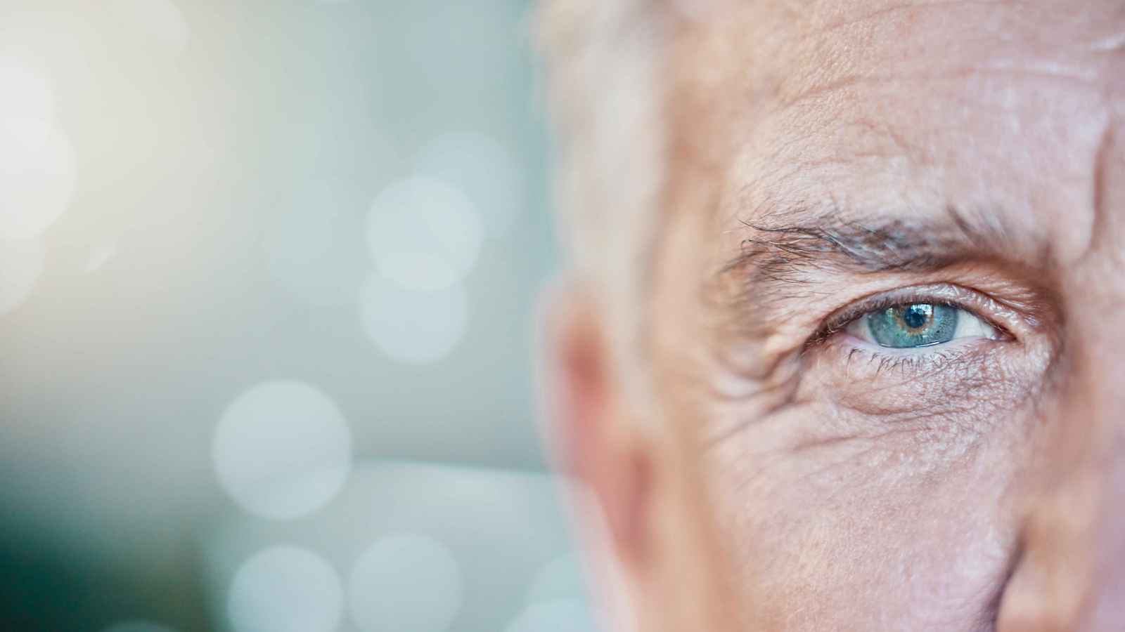 لماذا تشيخ الجفون قبل أجزاء الوجه الأخرى؟