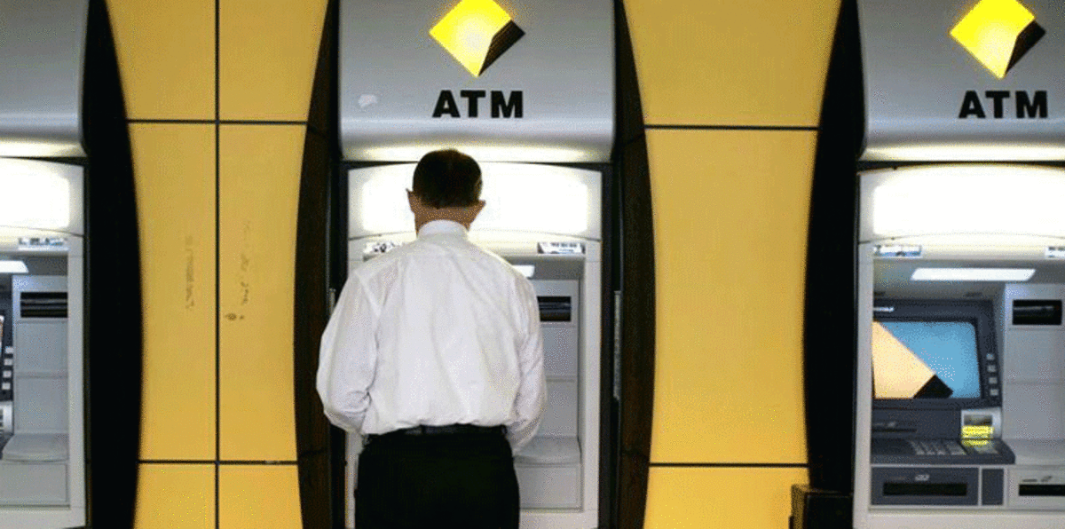 آيفون فقط.. يتيح لك سحب الأموال من الصراف الآلي بدون كرت