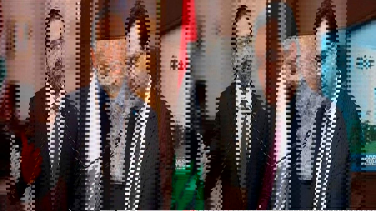 انهيار الليرة اللبنانية يشعل حربًا كلامية بين سعد الحريري وحسان دياب