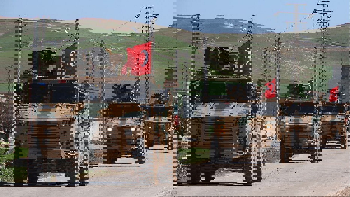 أنقرة تتمسك بنقطة مراقبتها المحاصرة في مورك السورية وتستنجد ببوتين