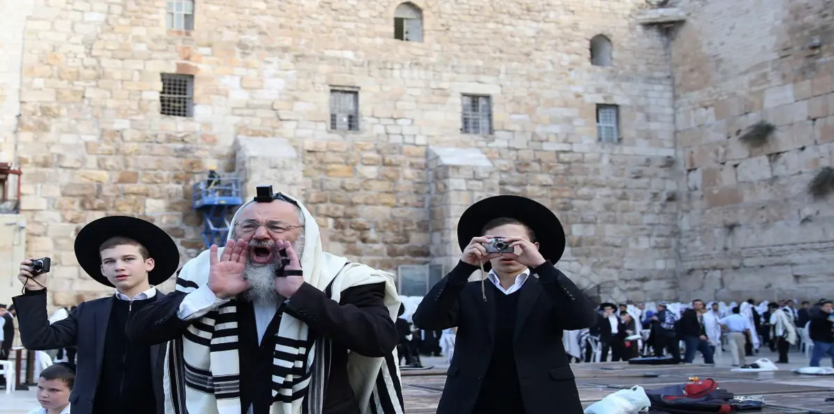 وضعت قائمة سوداء بالمخالفين.. الحاخامية في إسرائيل تخير المتدينين بين اليهودية والزواج