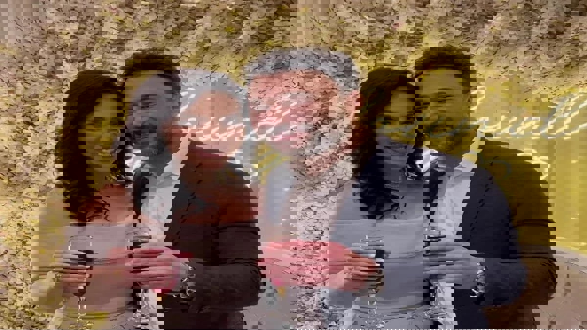 المطربة مي فاروق والفنان محمد العمروسي يعلنان خطبتهما