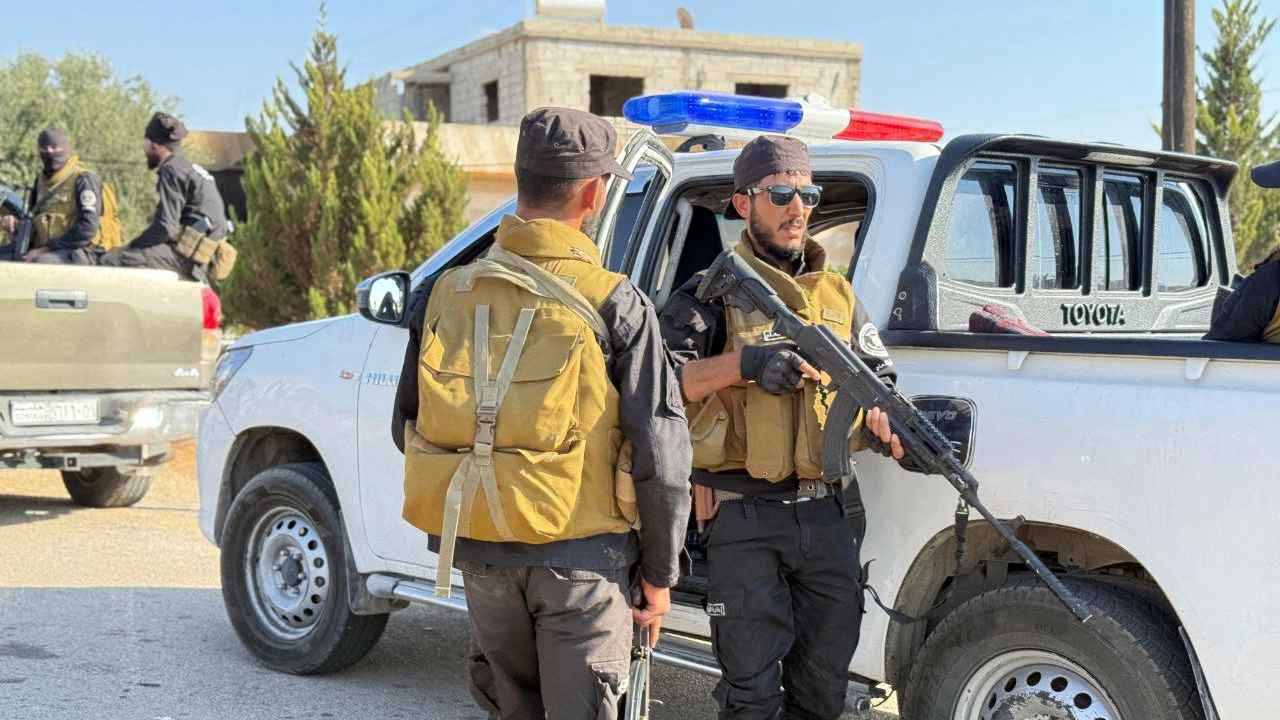 الداخلية السورية تعلق على فيديو إذلال المطرب عمر خيري