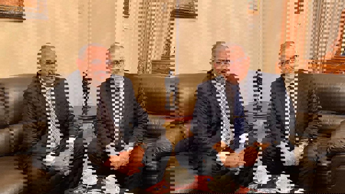 اليمن.. رئيس "الانتقالي الجنوبي" يواصل حراكه الدبلوماسي من الرياض